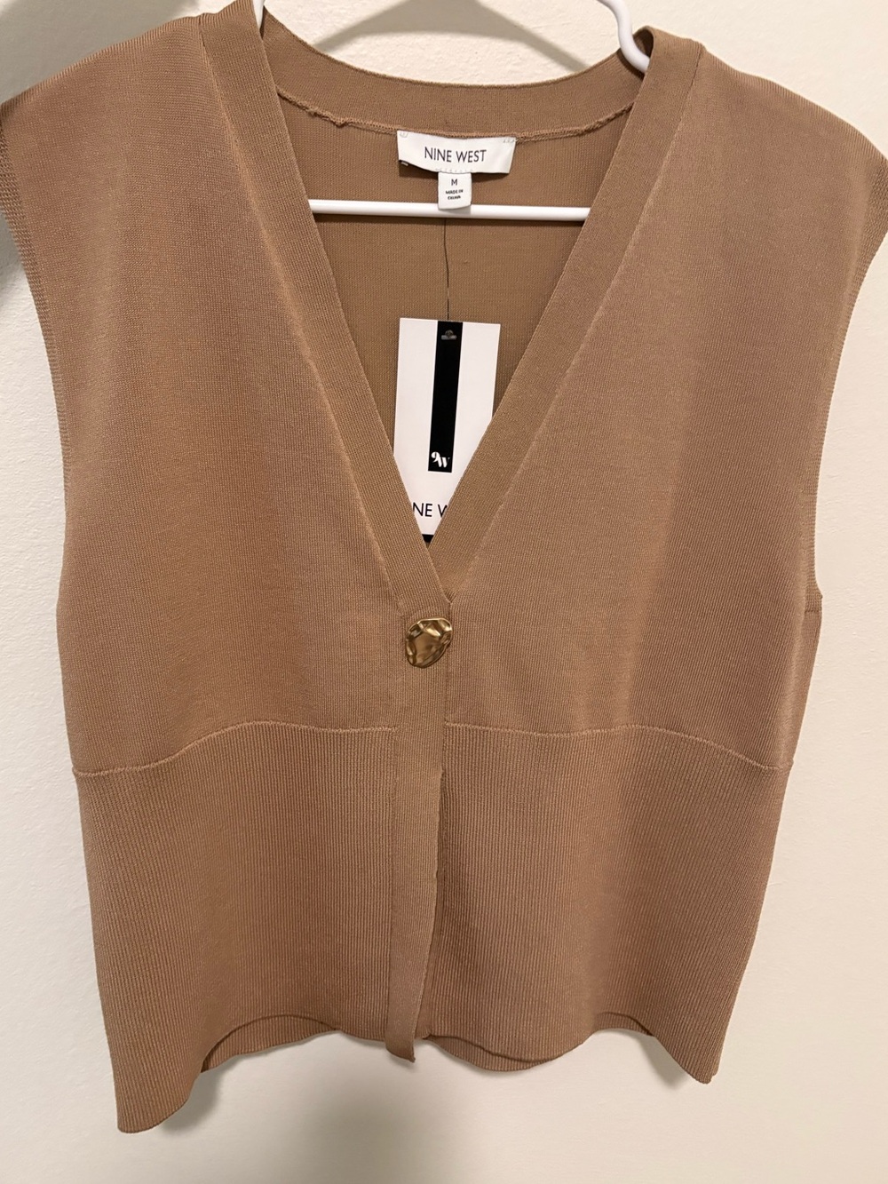 Nine West Camel/Tan Sleeveless V-Neck Knit Vest with Decorative Button M - New - Picture 5 of 7